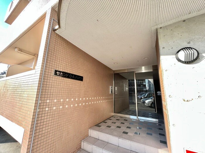 物件外観写真3　(エントランス部分)