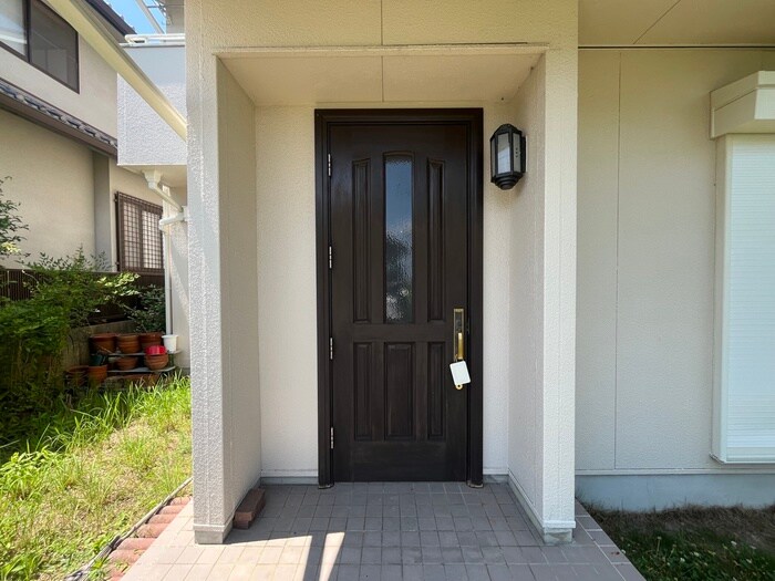 物件外観写真3　(エントランス部分)