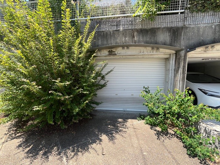 物件外観写真4　(駐車場)