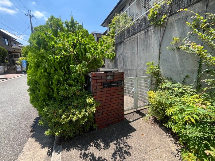 物件外観写真5　(エントランス部分)