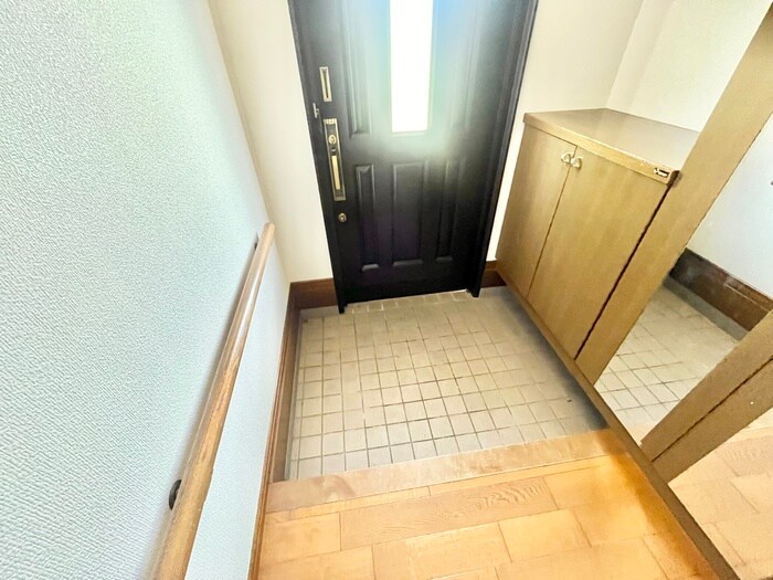 物件内観写真17　(玄関)