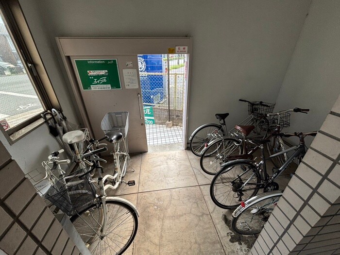 物件外観写真5　(駐輪場)