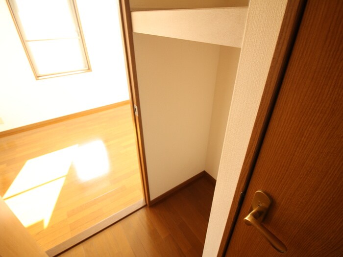 物件内観写真11　(収納)