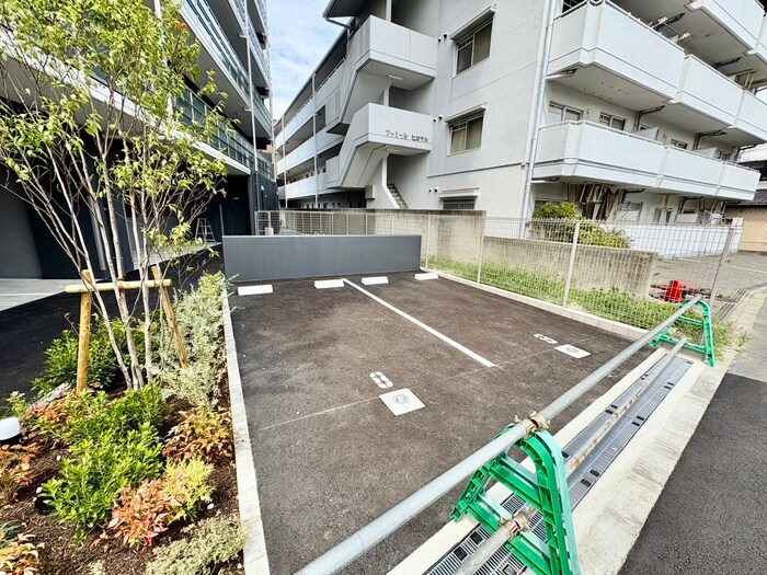 物件外観写真4　(駐車場)