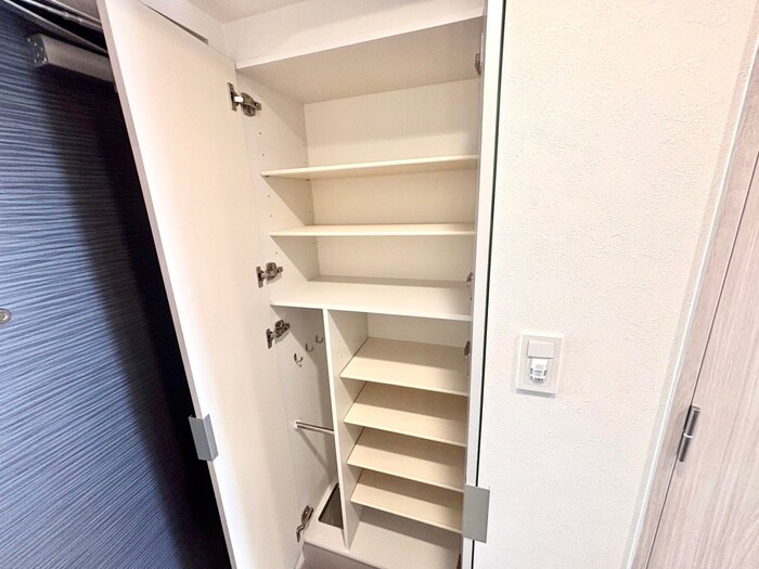 物件内観写真15　(靴箱)
