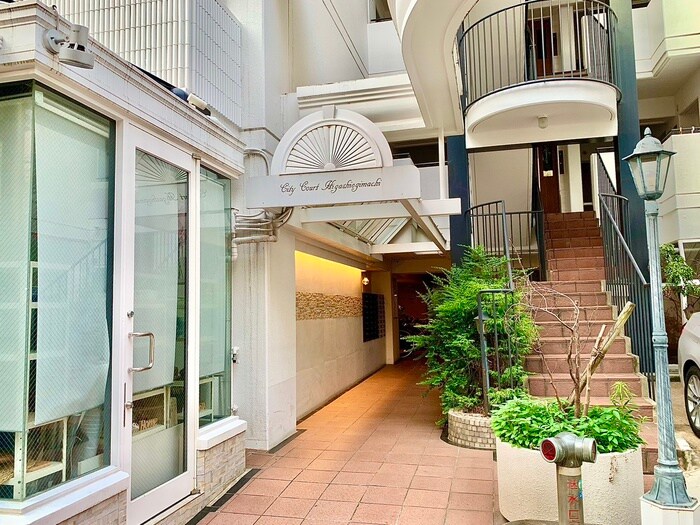 物件外観写真2　(エントランス部分)