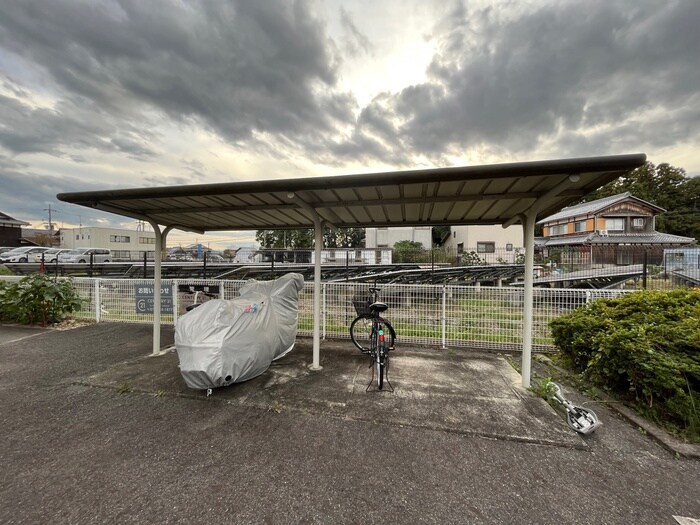 物件外観写真3　(駐輪場)