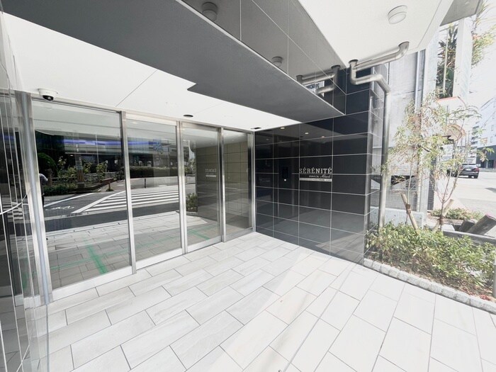 物件外観写真2　(エントランス部分)