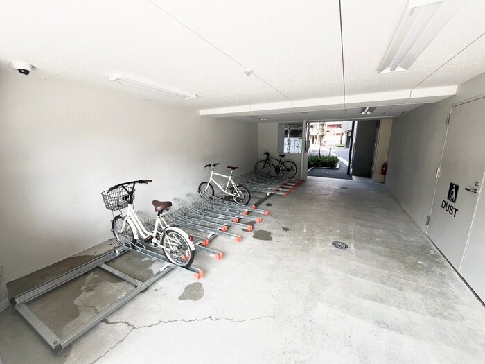 物件外観写真6　(駐輪場)