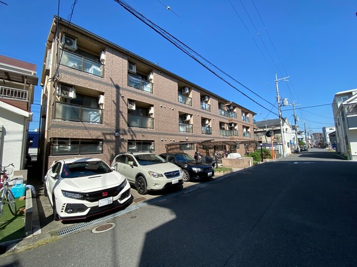 物件外観写真2　(駐車場)