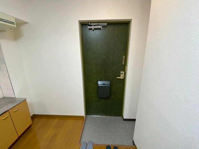 物件内観写真18　(玄関)