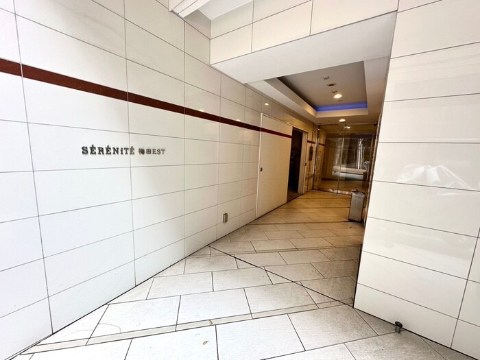 物件外観写真2　(エントランス部分)