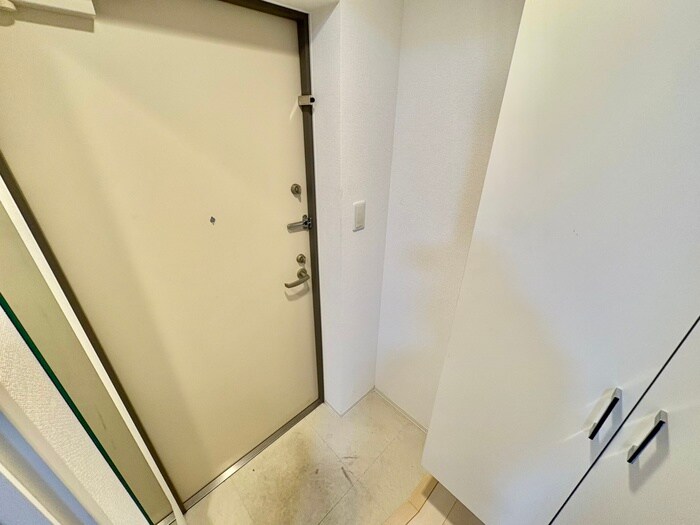 物件内観写真16　(玄関)