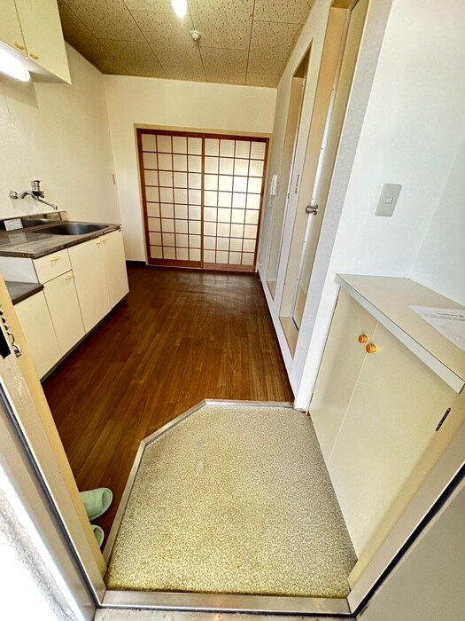 物件内観写真7　(玄関)