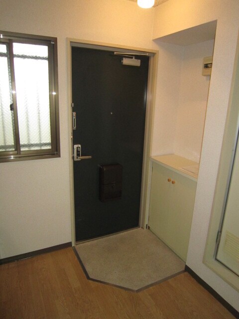 物件内観写真11　(玄関)