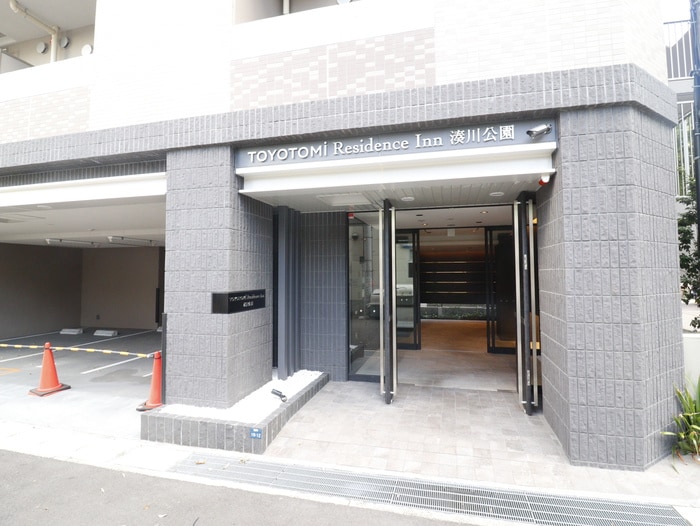 物件外観写真2　(エントランス部分)