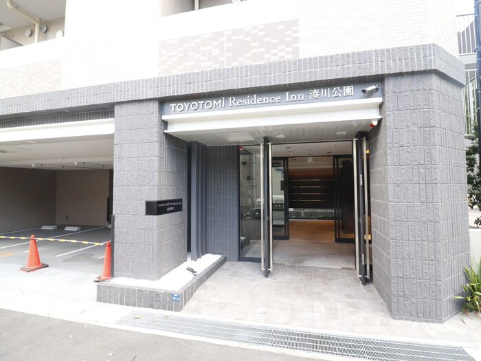 物件外観写真2　(エントランス部分)