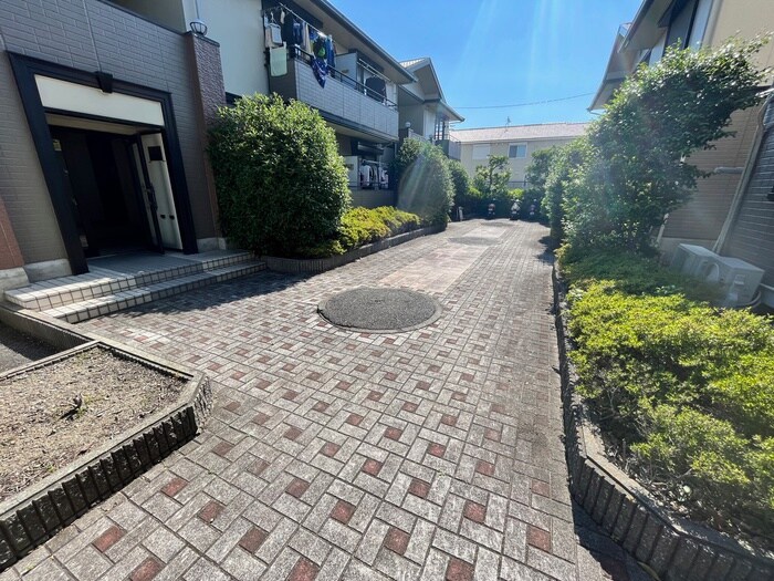 物件外観写真4　(エントランス部分)