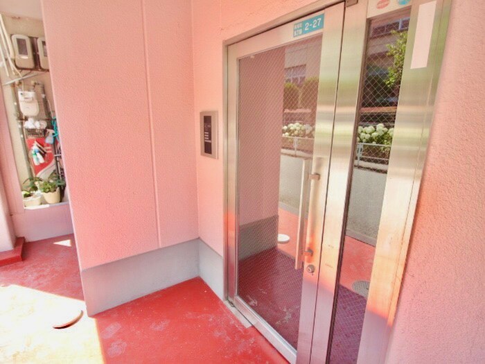 物件外観写真3　(エントランス部分)