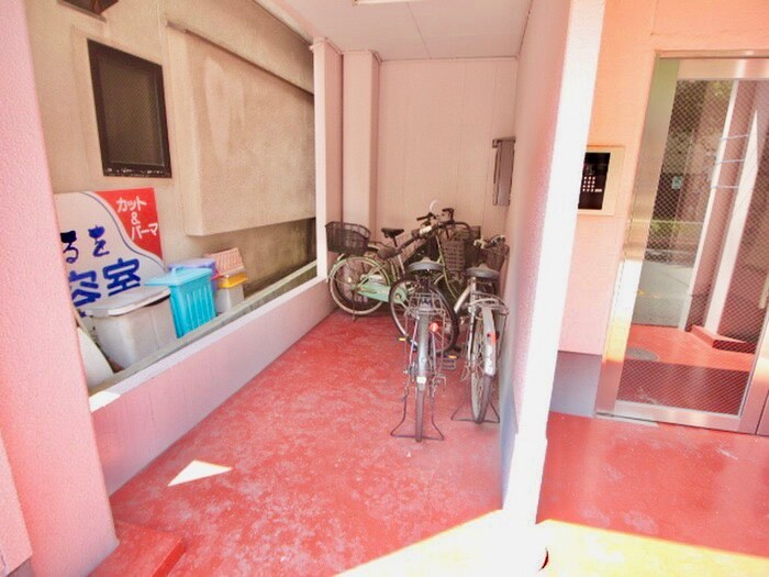 物件外観写真5　(駐輪場)