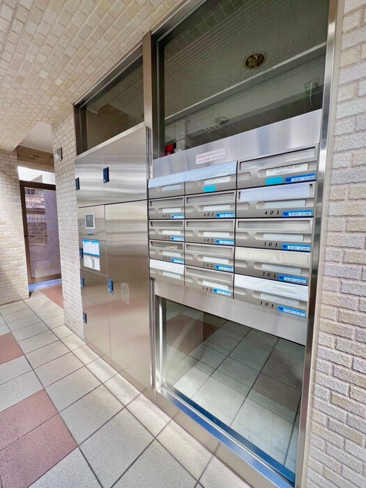 物件外観写真5　(エントランス部分)