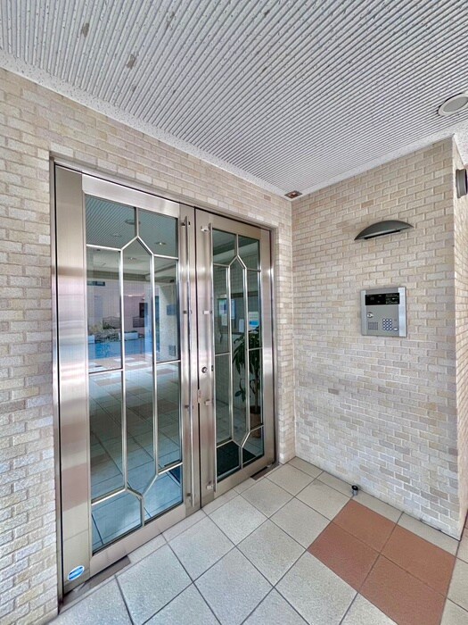 物件外観写真6　(エントランス部分)