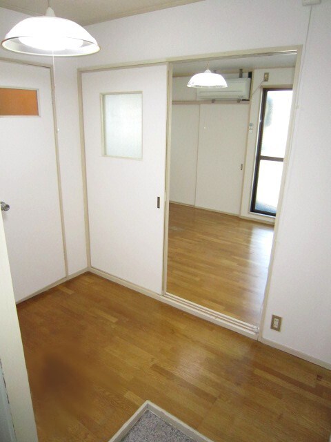 物件内観写真10　(玄関)