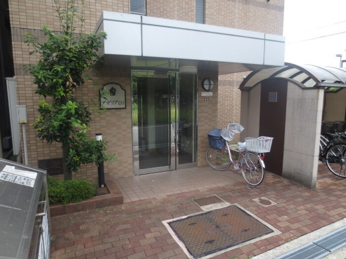 物件外観写真2　(エントランス部分)