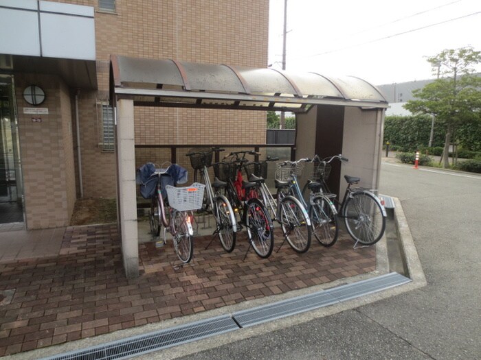 物件外観写真4　(駐輪場)