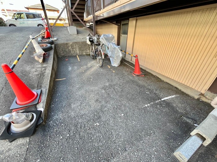 物件外観写真4　(駐車場)