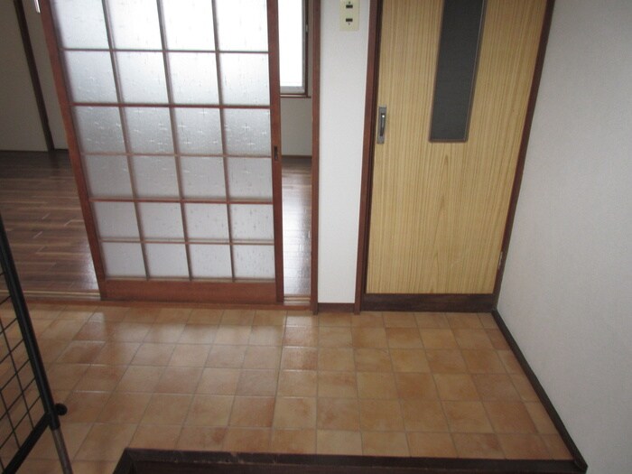 物件内観写真13　(玄関)