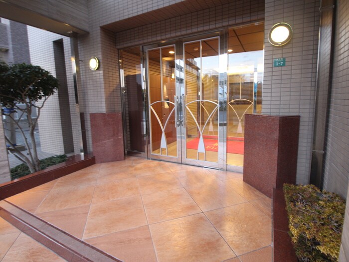 物件外観写真2　(エントランス部分)