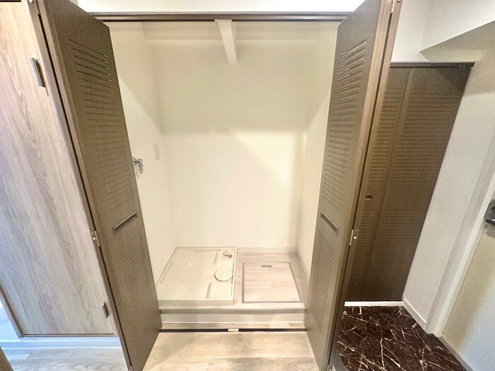 物件内観写真16　(洗濯機置場)