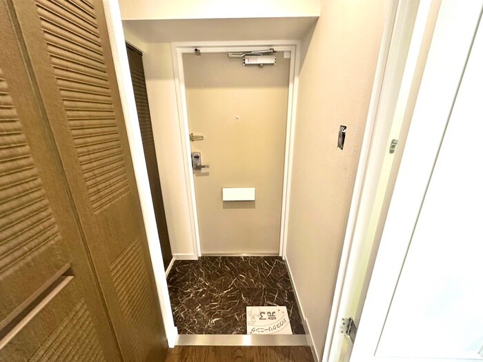 物件内観写真19　(玄関)