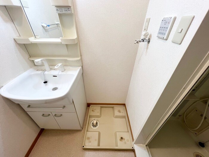 物件内観写真16　(洗濯機置場)