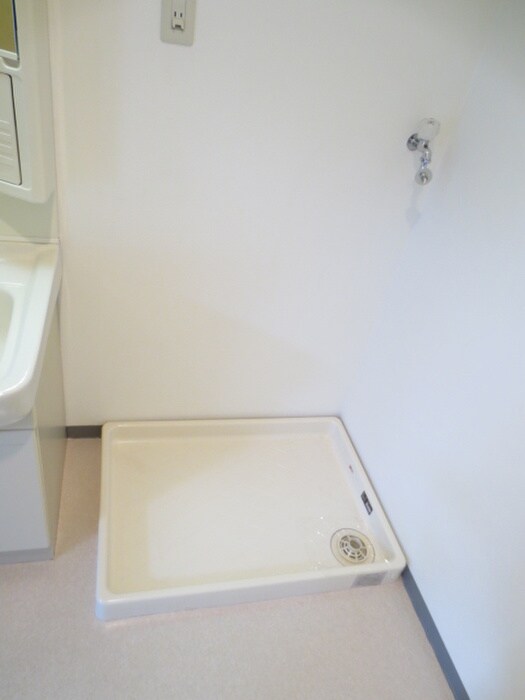 物件内観写真11　(洗濯機置場)