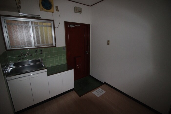 物件内観写真6　(玄関)