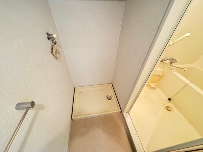 物件内観写真15　(洗濯機置場)