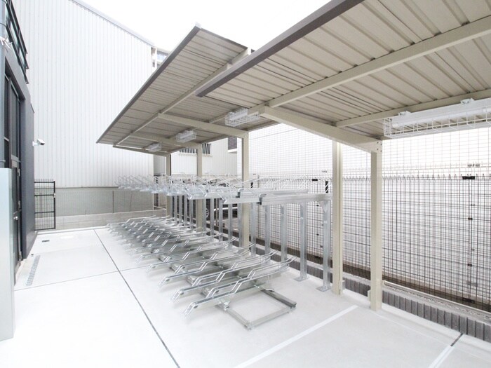 物件外観写真5　(駐輪場)