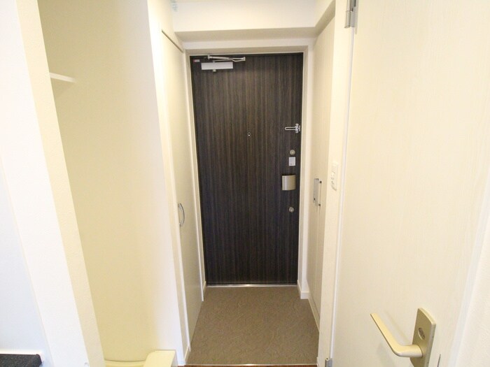 物件内観写真16　(玄関)