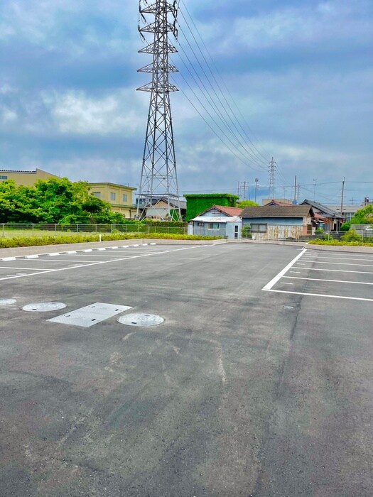物件外観写真6　(駐車場)