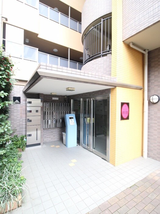 物件外観写真4　(エントランス部分)