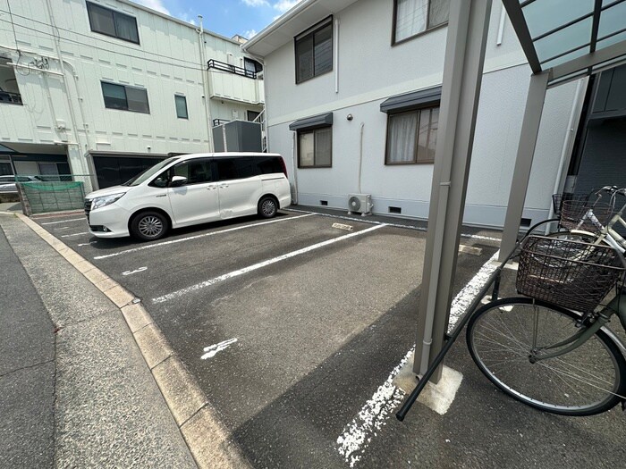 物件外観写真3　(駐車場)