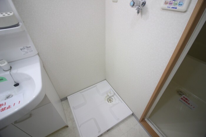 物件内観写真13　(洗濯機置場)