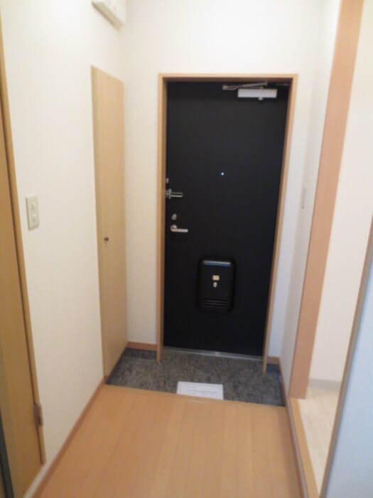 物件内観写真16　(玄関)