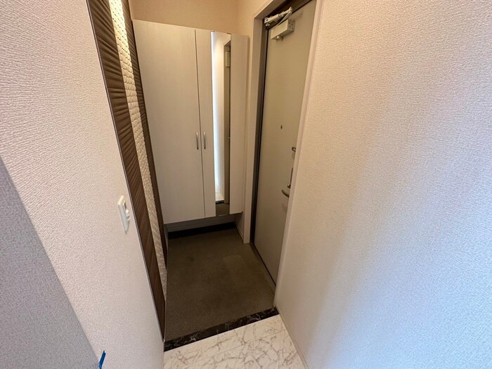 物件内観写真16　(玄関)