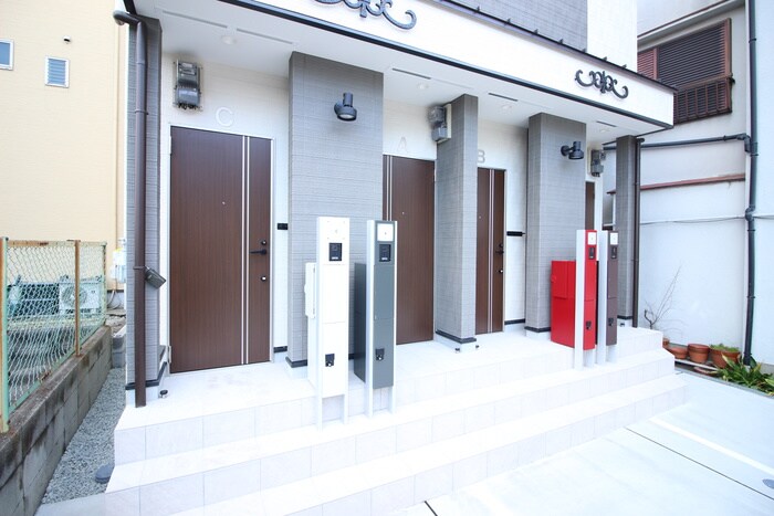物件外観写真5　(エントランス部分)