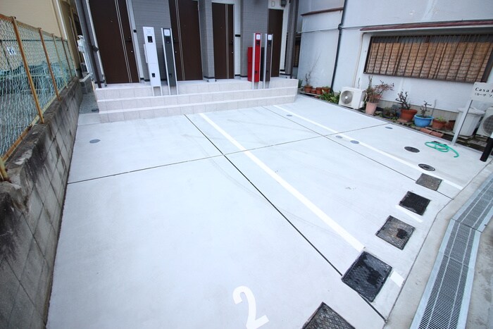 物件外観写真6　(駐車場)