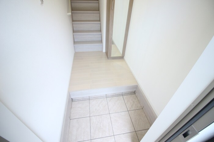 物件内観写真17　(玄関)