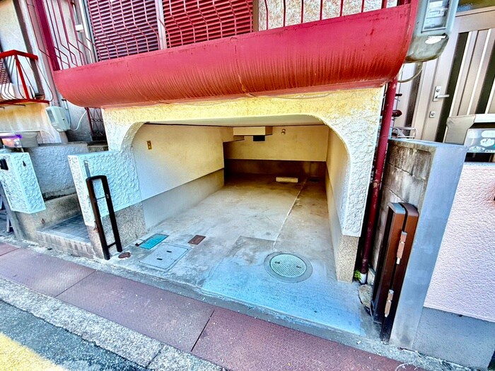 物件外観写真3　(駐車場)